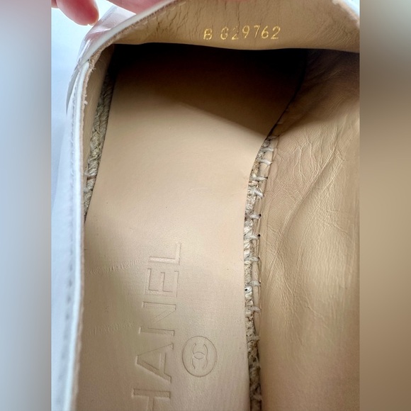 Chanel CC Logo Espadrilles Distressed Patent White Leather Flats EU 39 US 8-8.5 - Picture 11 of 14